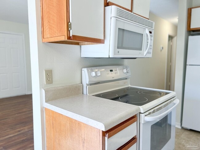 Building Photo - 4456 Bellview Ave