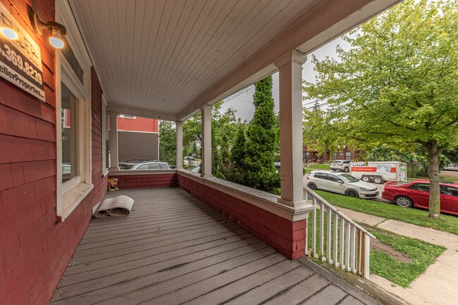 Building Photo - 808 E Ann St