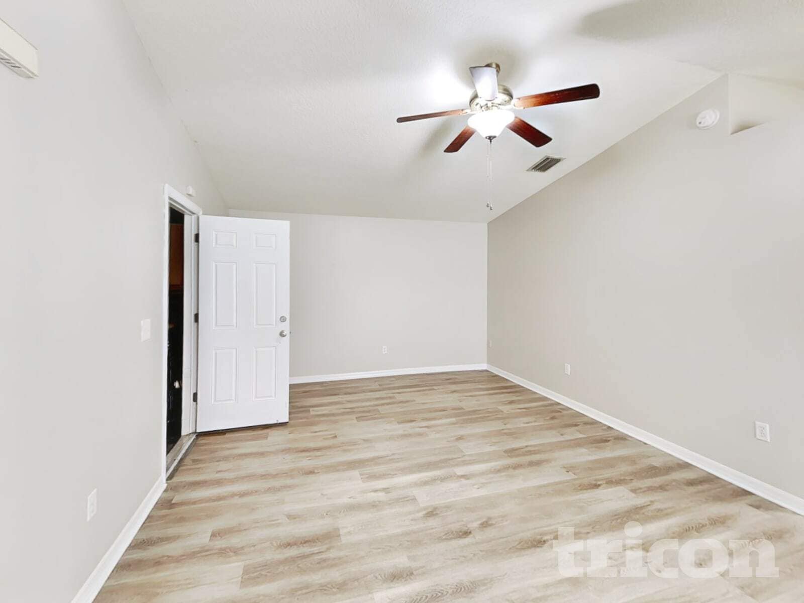 Building Photo - 4409 Venice Dr