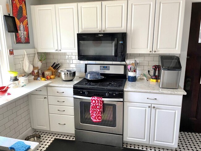 Building Photo - 116-118 Proudfit Street