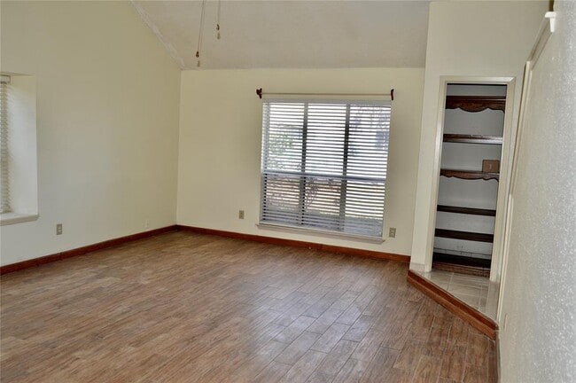 Building Photo - 514 Fair Oak Dr