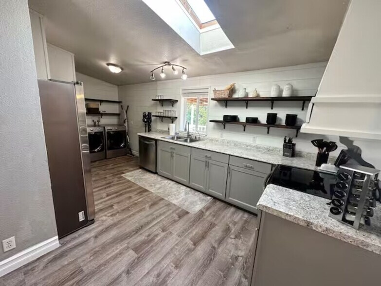 Building Photo - 6554 OR-238