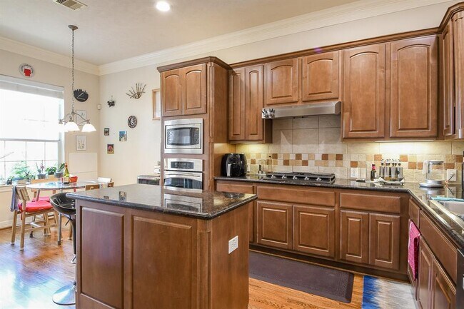 Building Photo - 7608 Janak Dr