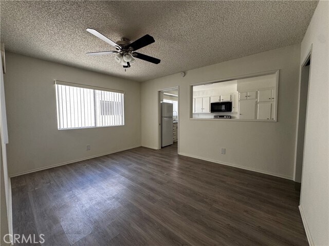 Building Photo - 475 E Cypress Ave