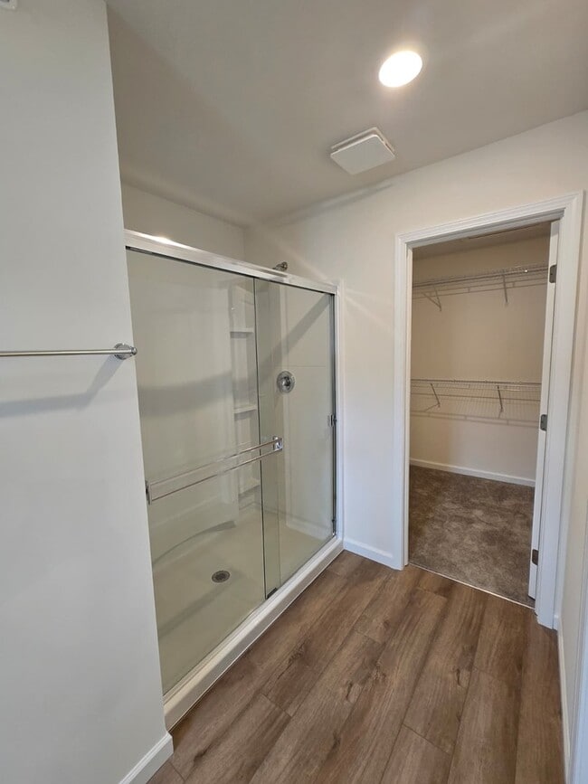 Building Photo - 5931 Hawkweed Dr