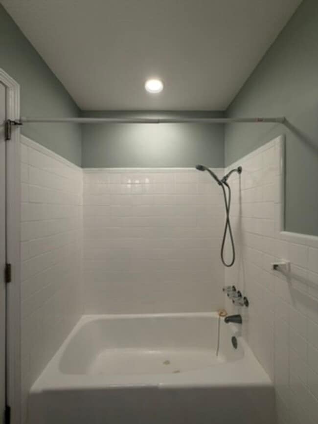 Building Photo - 50% OFF FIRST MONTHS RENT -- UNFURNISHED, UPDATED 3B/1.5B Home in the Heart of Ft. Walton Beach