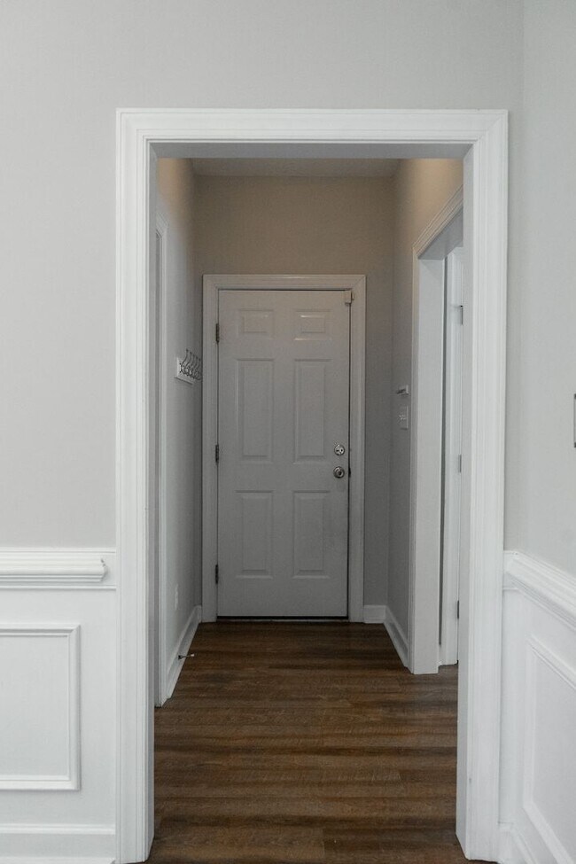 Building Photo - 724 Avrett Cir