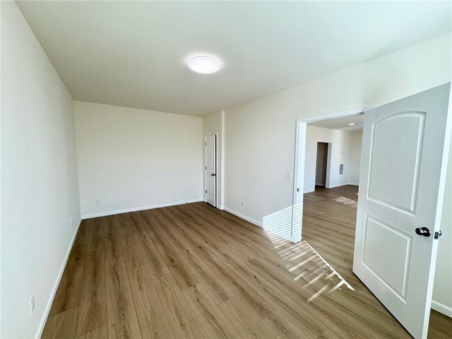 Building Photo - 7252 Millbrae Walk