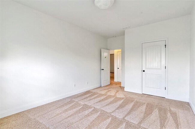 Building Photo - 2635 Azalea Bluff Dr