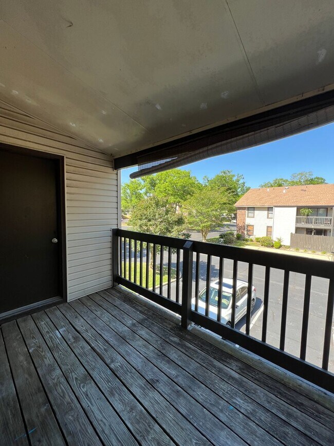 Building Photo - 2 Bedrooms w/ Scenic View