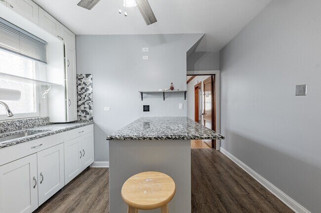 Building Photo - 6141 S Kilbourn Ave