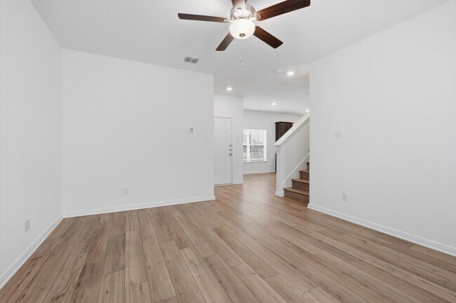 Building Photo - Clean & Modern Townhome with No Carpet and Lawn Service Included