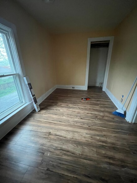 Building Photo - 19 Oakwood Ave