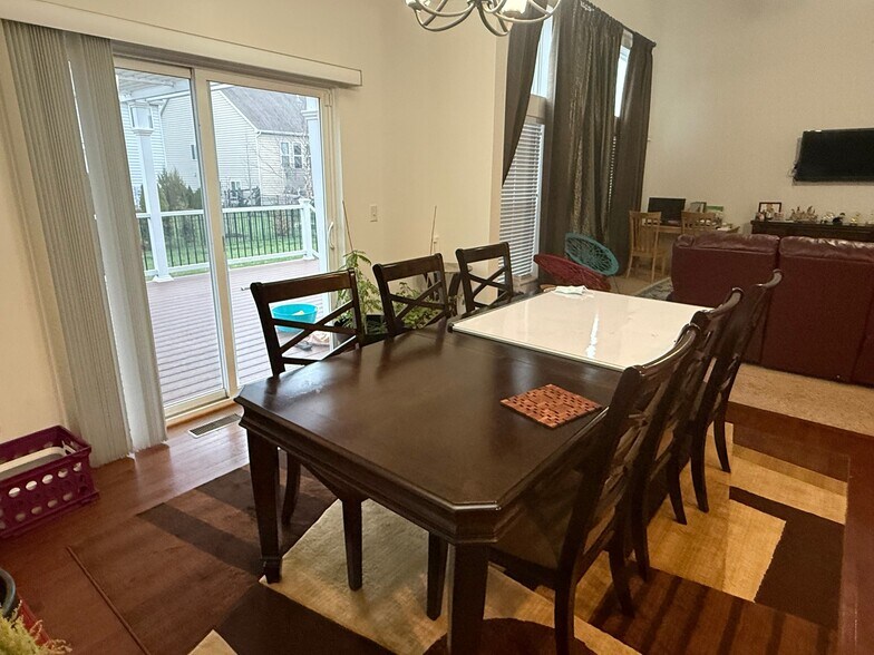 Building Photo - 4143 Freesia Dr