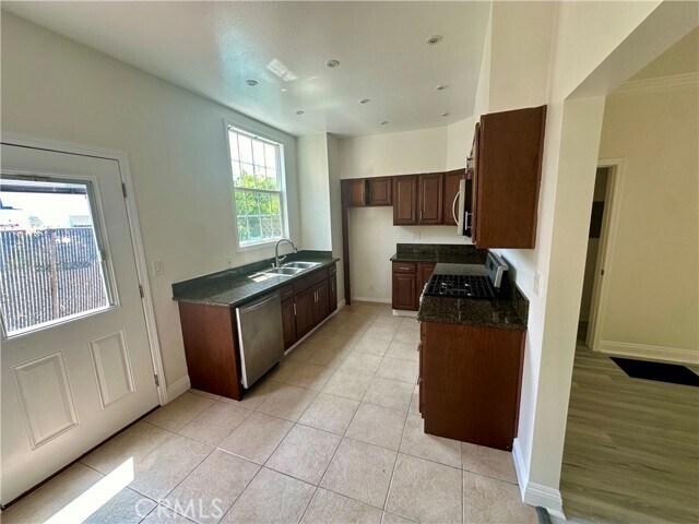 Building Photo - 1760 N Las Palmas Ave