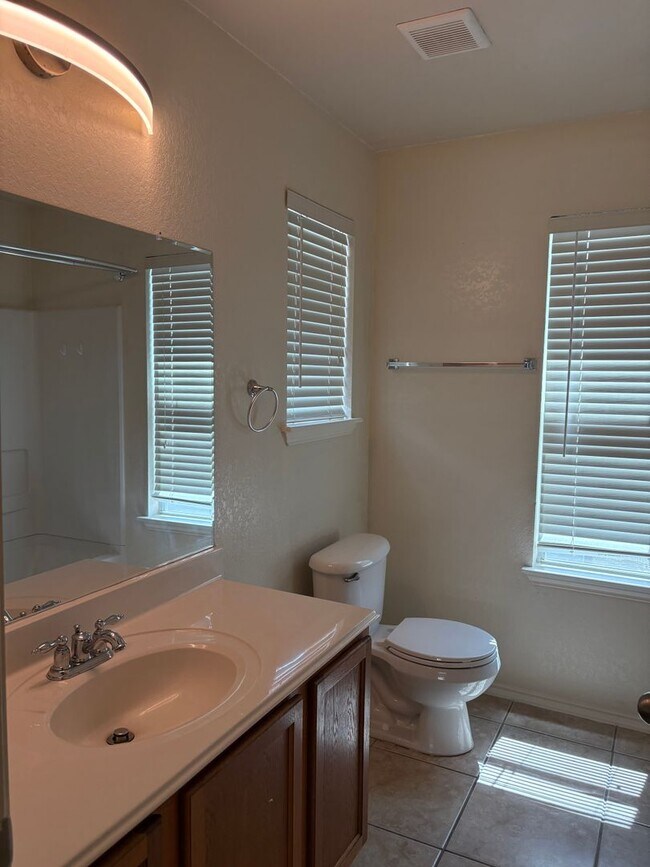 Building Photo - Beautiful home in Town Creek Village - Cibolo