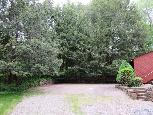 Building Photo - 830 Warrendale Bayne Rd