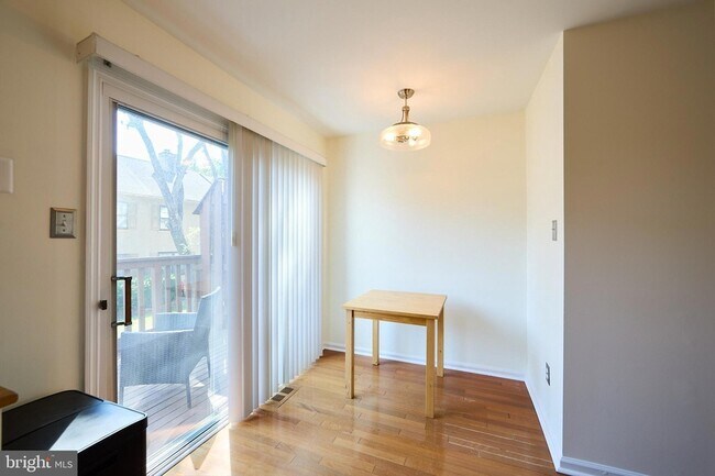 Building Photo - 1803 Stoneham Dr