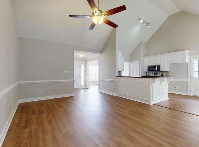 Building Photo - 1013 Sebring Dr