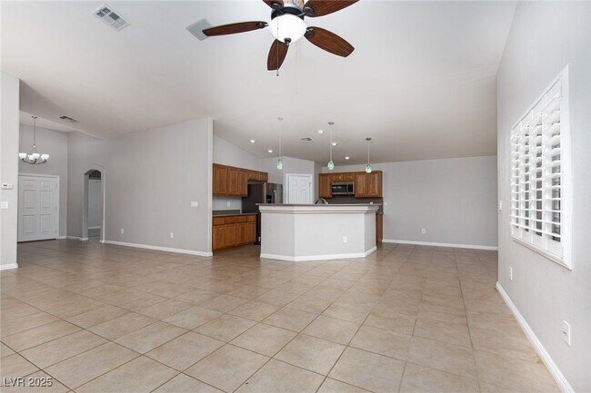 Building Photo - 6233 Double Oak St