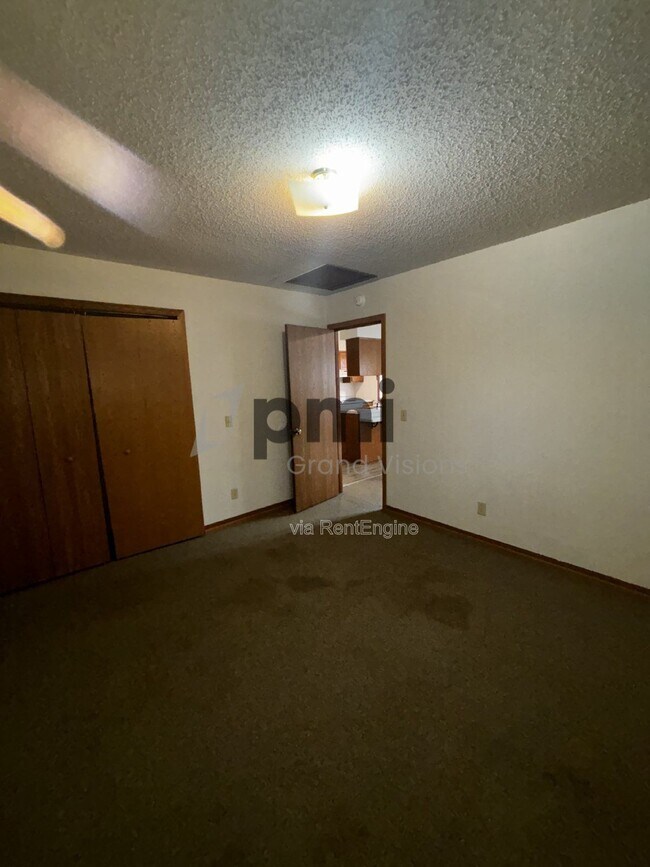 Building Photo - 1103 6th St