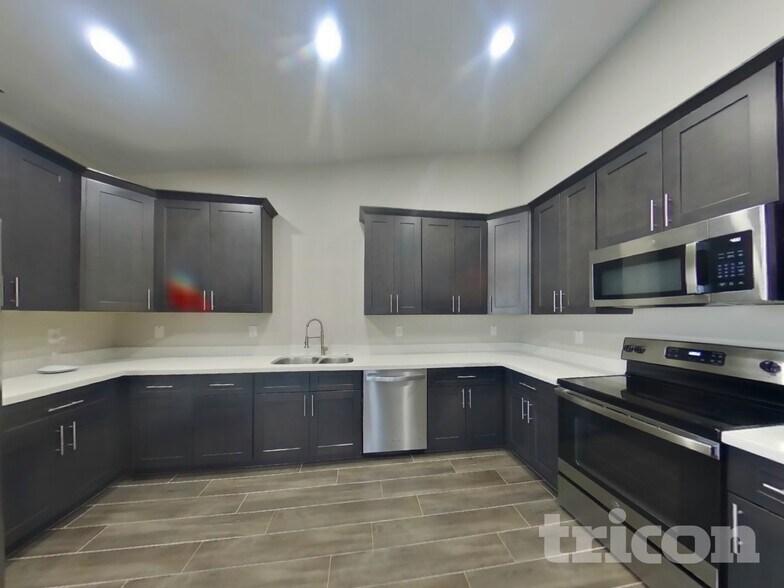 Building Photo - 4411 S 19th St