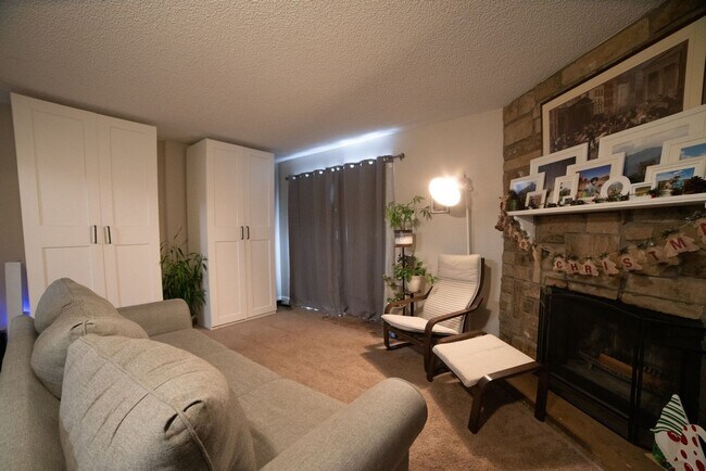 Building Photo - 341 Wright St