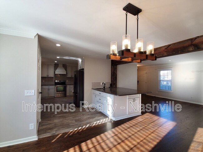 Building Photo - 547 Hopewood Ct