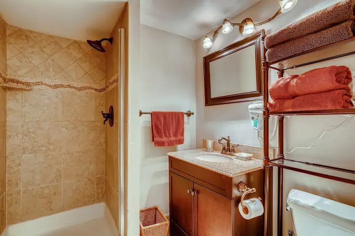 Building Photo - 1367 S Beach Ct