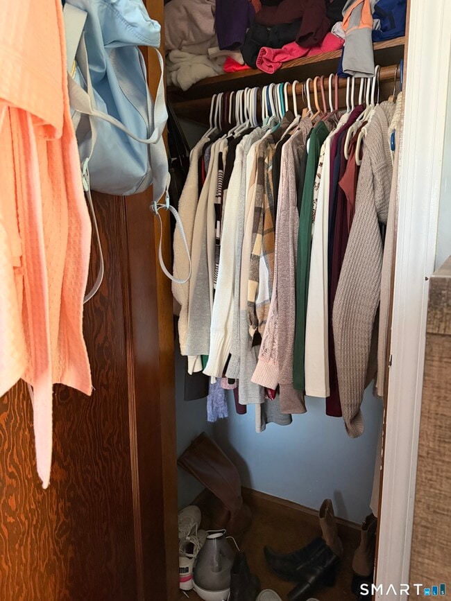 Building Photo - 197 Robert Treat Pkwy