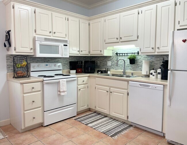 Building Photo - 2109 Harris Dr