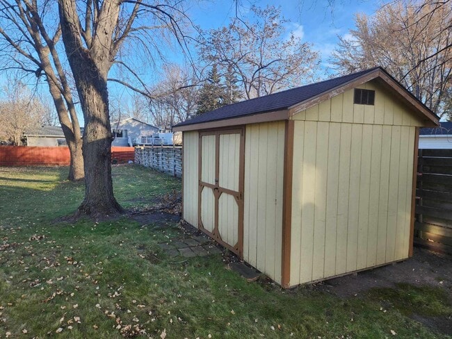 Building Photo - 1601 7th Ave SE