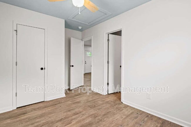 Building Photo - 3107 Azalea Dr