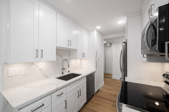 Kitchen - 1155 N La Cienega Blvd