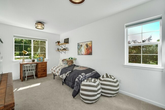 Building Photo - Woodinville Estate's Cozy Home