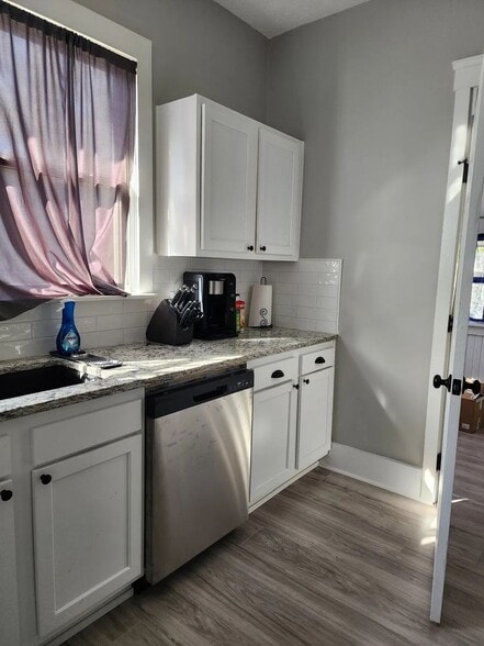 Building Photo - 1115 E 8th St