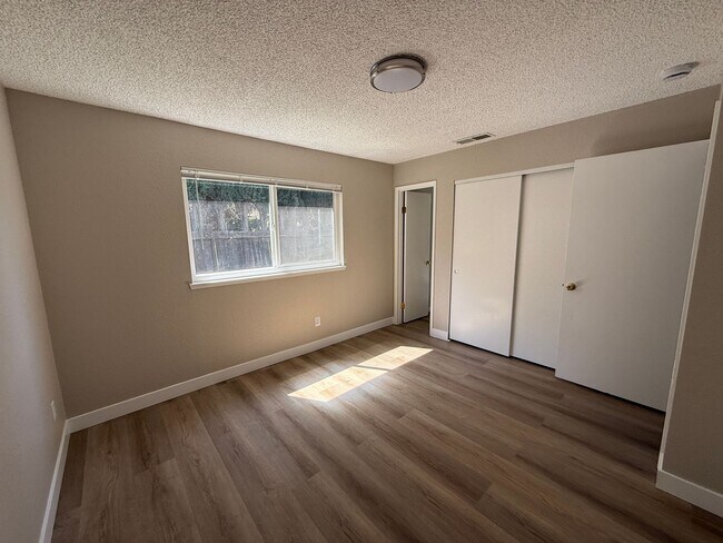 Building Photo - Comfort & Convenience in Patterson