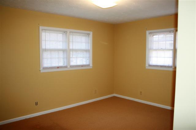 Building Photo - 3 Bed 2 bath in Hendersonville!!