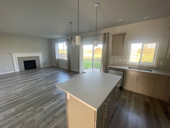 Building Photo - Must See in NE Albany!