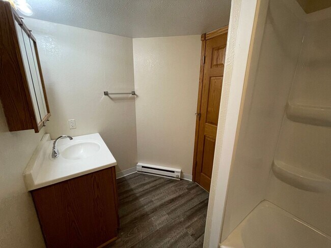 Building Photo - 416 N 15th Ave E