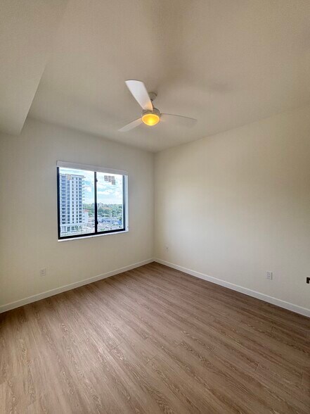 Building Photo - 19550 NE 26th Ave