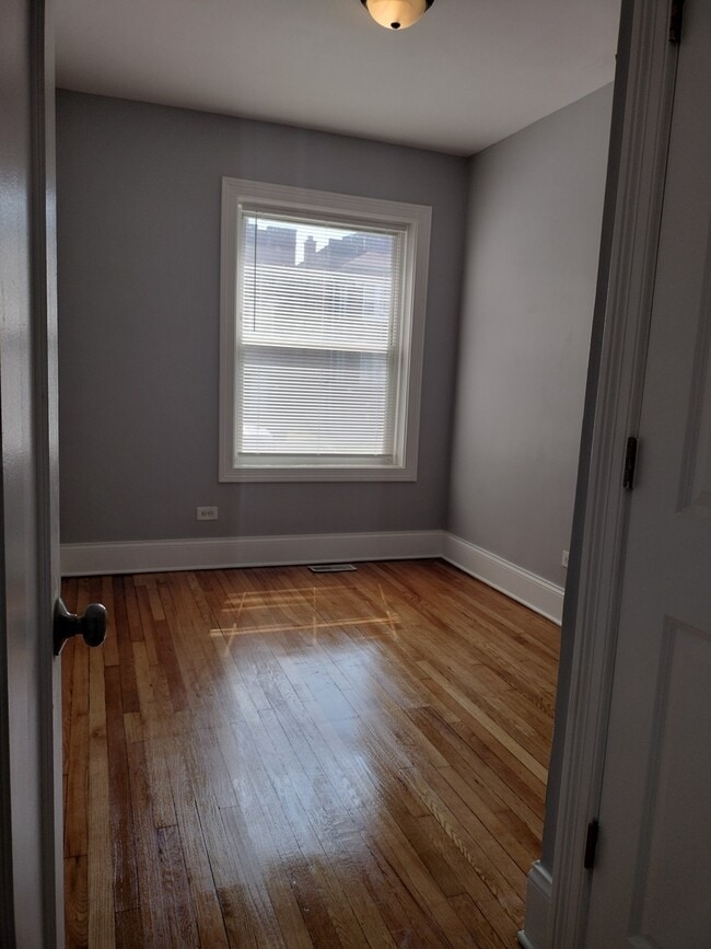 Building Photo - 7408 S Eberhart Ave