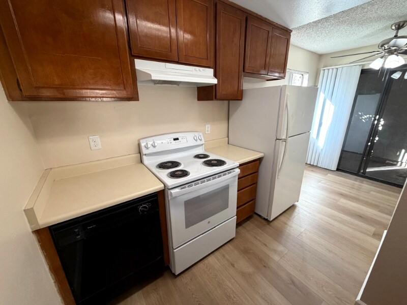 Building Photo - 360 N San Antonio Ave