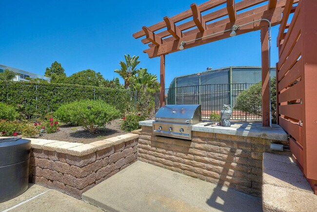 Building Photo - 2003 Costa Del Mar Rd