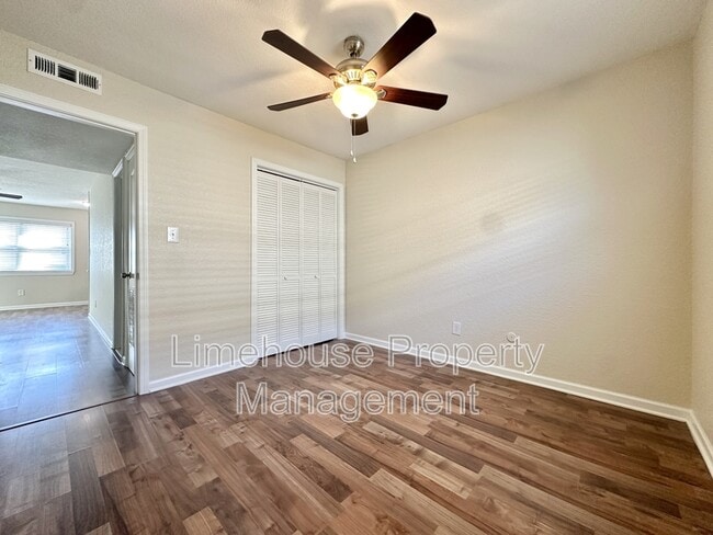 Building Photo - 909 Leisure Square