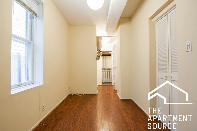 Building Photo - 3036 N Seminary Ave