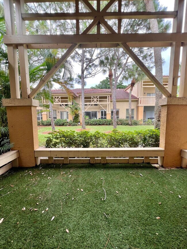 Building Photo - 4863 Via Palm Lakes