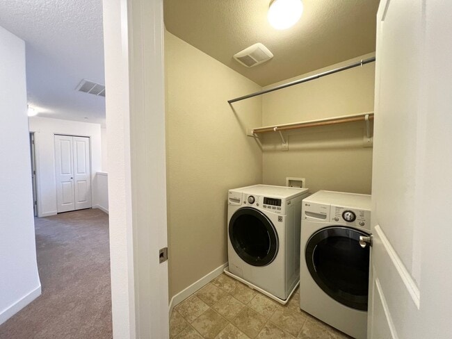 Building Photo - Beautiful 4 Bed, 2.5 Bath Home with Two Car Garage!