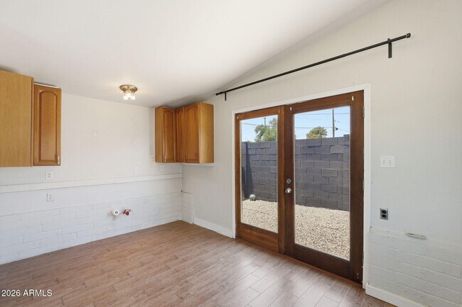 Building Photo - 1609 E Gaylon Dr