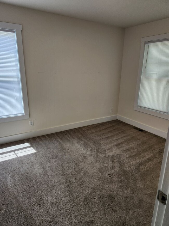 Building Photo - 2 Bed Modern Townhouse-Blackstone Convenient to Pickett